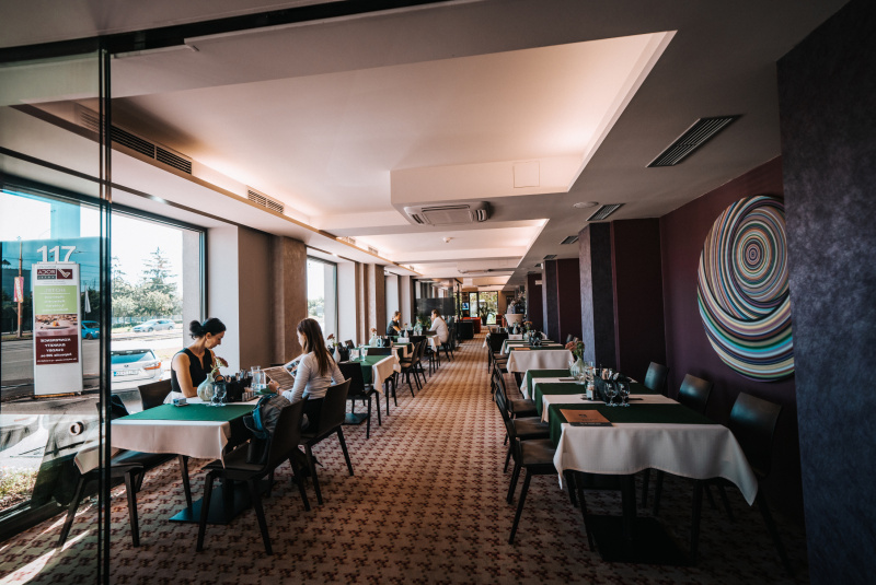 Reštaurácia / Reštaurácia Reštaurácia / Reštaurácia