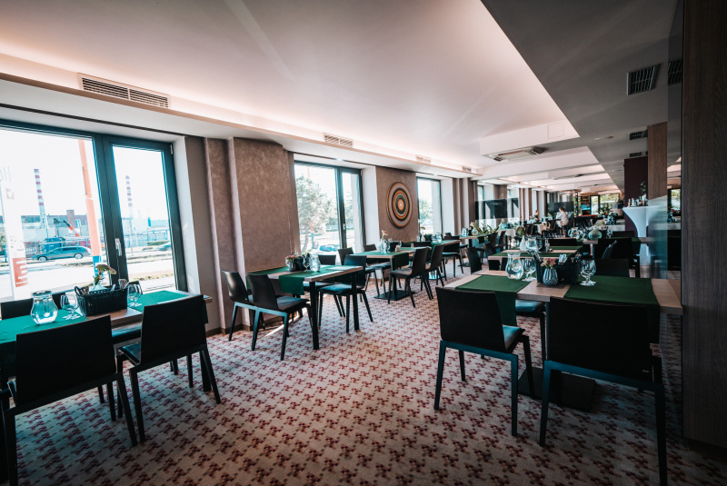 Reštaurácia / Reštaurácia Reštaurácia / Reštaurácia