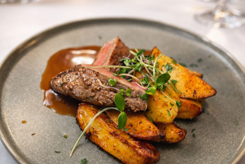 Reštaurácia / Reštaurácia Reštaurácia / Reštaurácia